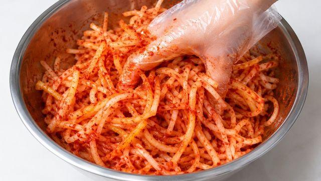 무생채에 '소금' 넣지 마세요…반찬가게 사장님들만 아는 '전설의 레시피'