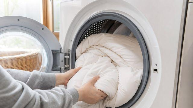 이불 빨래는 세탁기 통을 '이만큼'만 채워 보세요…꽉 채울 때와 결과가 달랐네요