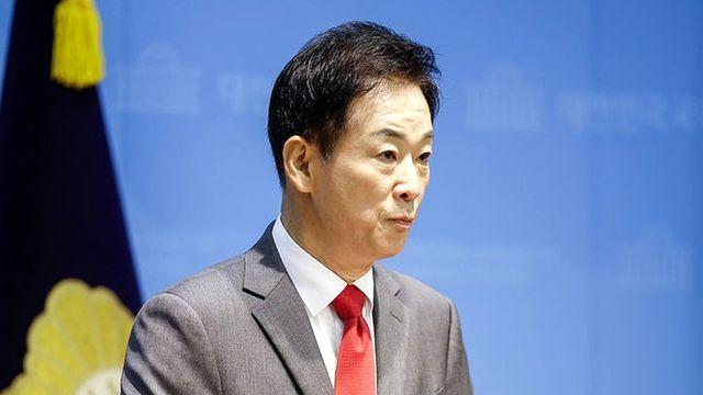 <암살자(들)> 논란에 ‘박정희 친필 편지’ 전격 공개, 왜?