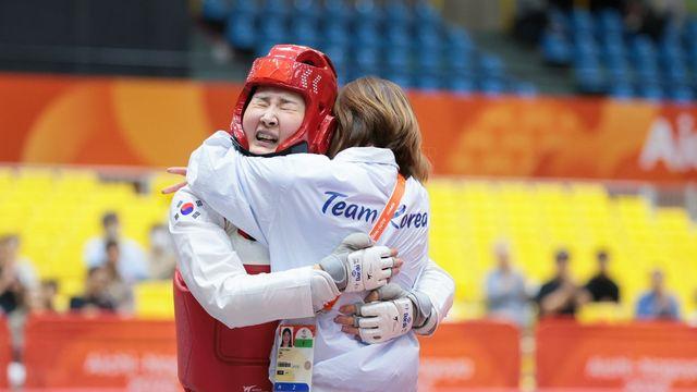 “한국 선수 떨어져 부담됐지만 편하게 발차기” 종주국 자존심 지킨 송다빈, 희망 밝힌 값진 금메달