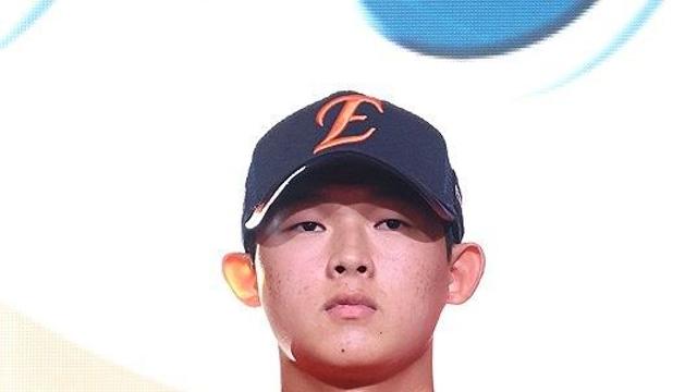 프로야구 한화, 1라운드 지명 신인 민주홍과 2억5천만원에 계약