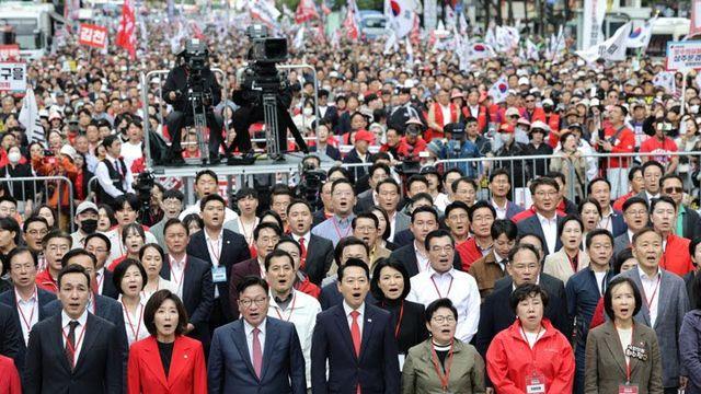 국힘 집회 중 ‘돌발 상황’…거센 야유에 “선수 보호 차원에서”