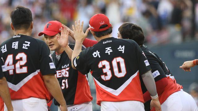 '9회 3득점' KIA, 35일 만에 3위 탈환…LG 7연패 추락