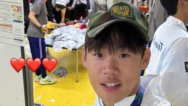 “군 면제” 외치고 전역모 퍼포먼스…금메달 3인방 고개 숙였다