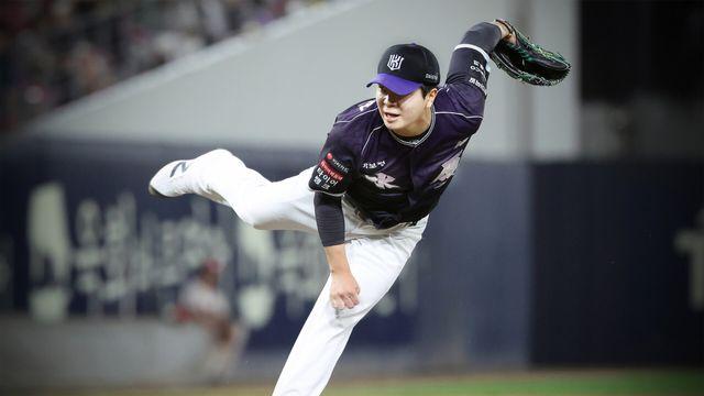 [IS 수원] 이강철·김태형 감독이 모두 극찬한 손동현...2023 PO MVP 모드 보여줄까