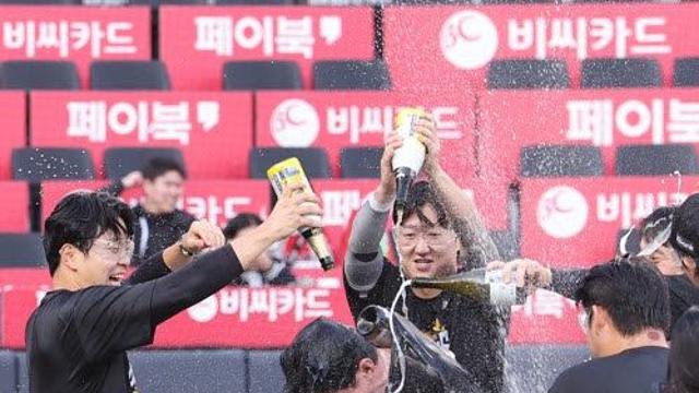 화려하진 않아도 강했다…KT 정상으로 이끈 이강철표 ‘믿음 야구’
