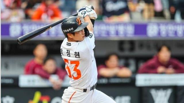 5-6으로 끌려가던 한화 ‘뒤집기 쇼’... 8회 타선 폭발로 키움에 13-6 역전승
