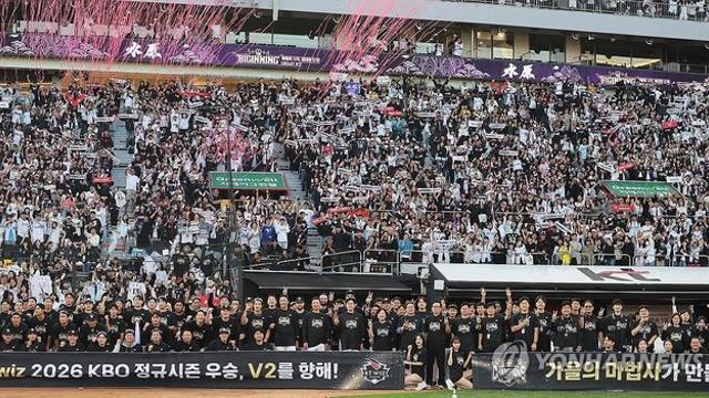 흥행 태풍 2026 프로야구, 폭염·AG 뚫고 역대 최다관중 신기록(종합)