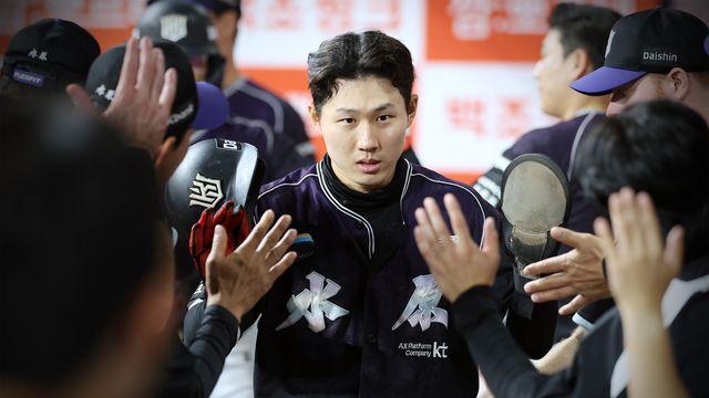 최원준·레이예스 나란히 201안타…김도영·오스틴 동반 홈런포