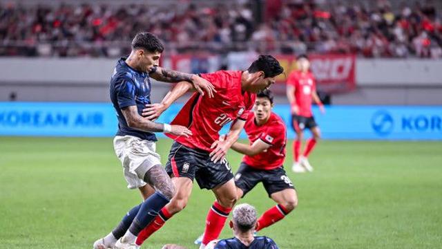 4경기 만에 바뀐 ‘모레노호 투톱’… 골잡이 손흥민과 장신 오세훈, 새 조합 화력은? [우즈벡전 라인업]