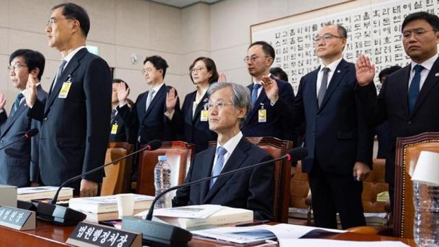 조희대, 증인 선서 거부…  자리에 앉은 채 일어나지 않은 조희대