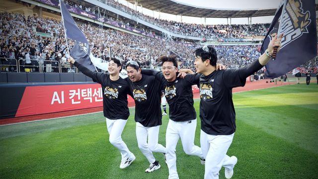 “LG 우승 패치 부러웠는데…버티니까 되더라” 24년차에 첫 우승 경험한 KT 우규민의 감격 [SD 베이스볼 피플]