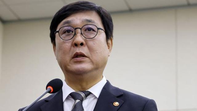 최휘영 문체부 장관 “선수들 병역특례 퍼포먼스 참 철 없다…대책 강구”