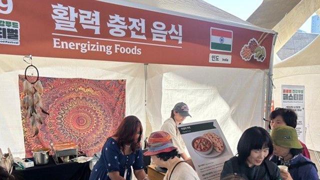 [포토뉴스] 향긋한 카레에 쫄깃한 난…인도의 ‘향신료 문화’ 맛봐요