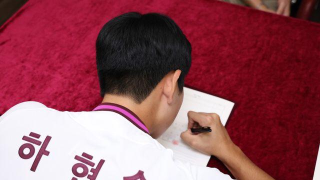 [IS 이슈] '오타니 계약금 13억까지 참고했다' 키움은 왜 하현승에게 16억을 안겼을까