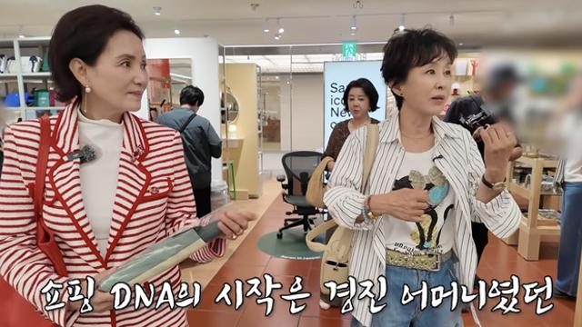 이경진 “엄마 돌아가신 지 13년”…양산·부채 보며 떠올린 母