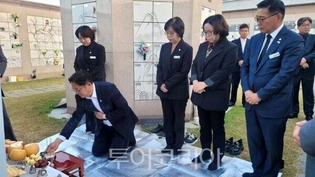지민희 양평군의장, 故 정희철 전 단월면장 1주기 추도…“고인의 헌신과 봉사정신 잊지 않겠다”