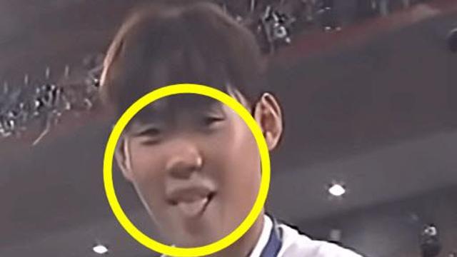 '전역모' 박승수...시상대에선 금메달 걸고 '메롱' [영상]