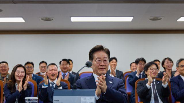 민주당 지지율 35%, 현 정부 출범 후 최저치…李 지지율 37%