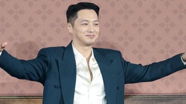 네티즌 극찬…타짜로 활약하는 변요한의 청불 출연작 '이 영화'