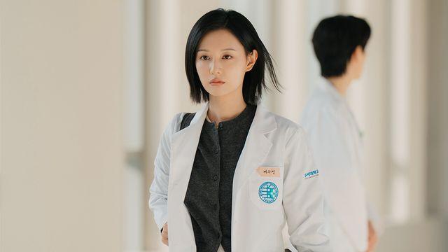 ‘닥터X’ 1회 선공개, “전체 탈의 좀 하겠습니다”…김지원이 김우석 압도했다
