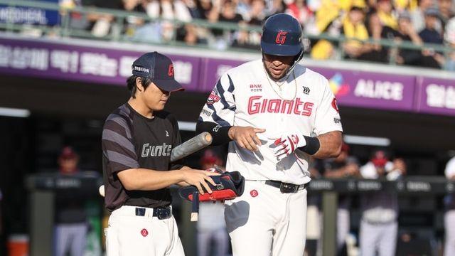 롯데 레이예스, LG전서 204번째 안타…최다 안타 타이