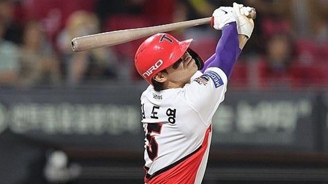 김도영, 시즌 44호 투런포 폭발…홈런왕 굳히기