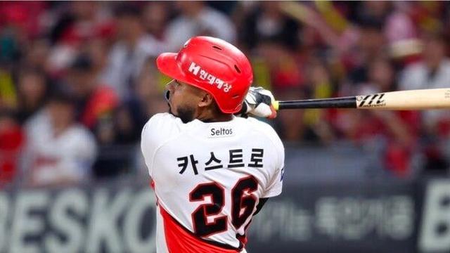 카스트로 두 방, 김도영·나성범도 쾅... KIA,  SSG에 8-5 승리, ‘3위 도장’ 한 승 남았다