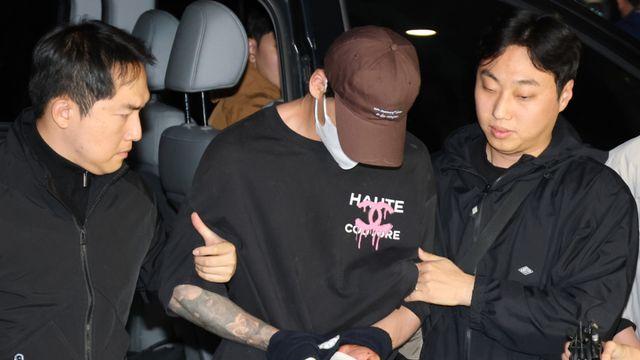 장모 살해 후 아내 납치한 20대, 송파서 압송…“조사서 말하겠다”