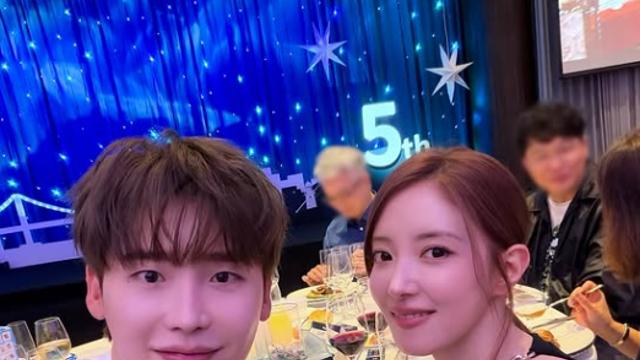 이종석, 이세영과 이렇게 다정했나... 초근접 투샷 공개 [IS하이컷]