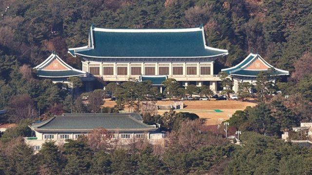 靑 "李대통령, 골프장서 상가 붕괴 사고 보고…정치 공방 유감"