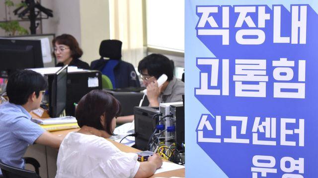 “인사 안 한 것도 아닌데”…후배에게 목례했다가 ‘괴롭힘 신고’ 위기