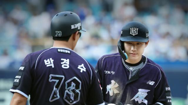 볼넷에 배트 던진 최원준, 장성우의 질책에 눈물…레이예스 207안타로 선두 탈환