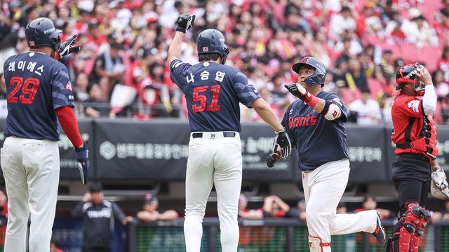 한동희 만루포 한 방에 KIA-LG 3위 싸움, 12일 최종전서 판가름