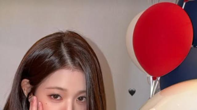 장원영, 얼굴 소멸하겠네…손바닥만 한 얼굴에 꽉 찬 이목구비 [IS하이컷]
