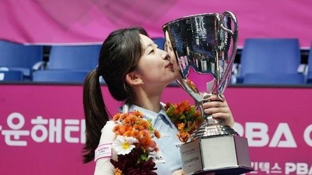“당구장 알바로 시작한 인연” 금융권 취업 꿈꾸던 대학생 정수빈, 이미래 꺾고 LPBA 첫 우승[크라운해태LPBA]