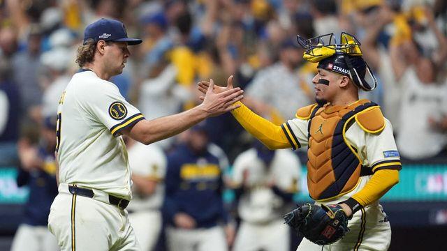 '철벽 불펜' 밀워키, 다저스에 2-1 승리...NLCS 기선 제압