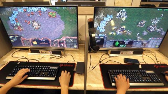근무 중 하루 8시간 넘게 '스타크래프트' 접속…국가 사이버 안보 직원, 적발