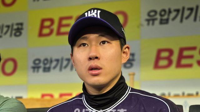 [IS 인터뷰] "기록 욕심에 잘못된 생각했다" 배트 내동댕이 사과한 KT 최원준, "좋은 사람 되는 게 신기록보다 중요"