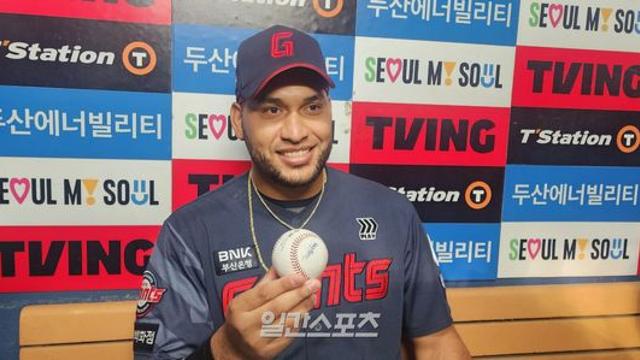 [IS 스타] 안타왕 3연패+211개 신기록...레이예스 