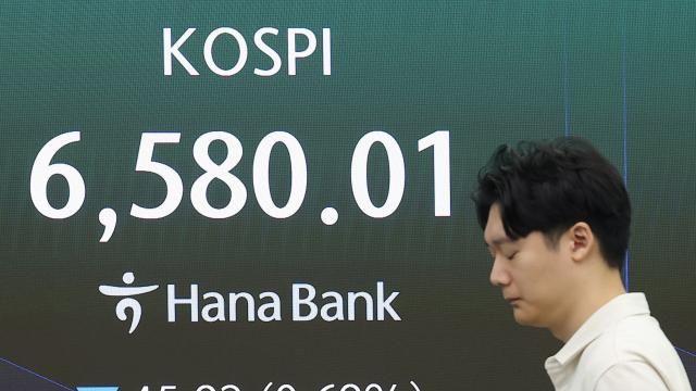 [특징주]코스피 6600선 붕괴에 삼성·SK하이닉스 동반 '하락'