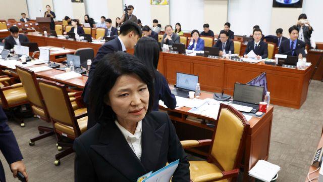 국감서 사상 첫 의원 제척 나왔다...이진숙 둘러싸고 여야 정면충돌