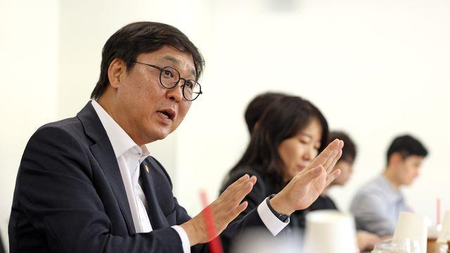 최휘영 