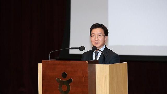 관광공사 사장, 관광안내사 역사 왜곡에 