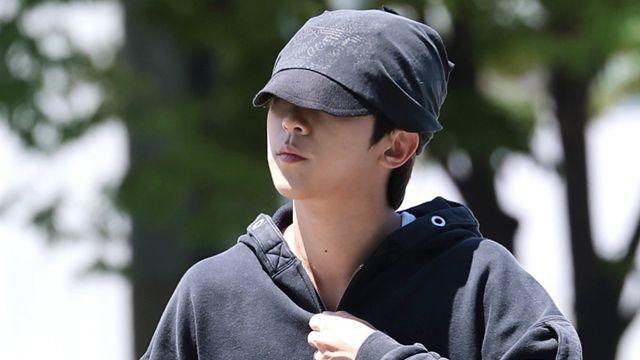 10년 짝사랑 이뤄졌다…입대 한 달 만에 '깜짝 결혼' 발표한 가수