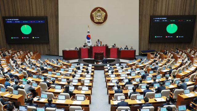 與, 지지율 5%p↓…핵심 지지층 이탈 조짐에 '비상'