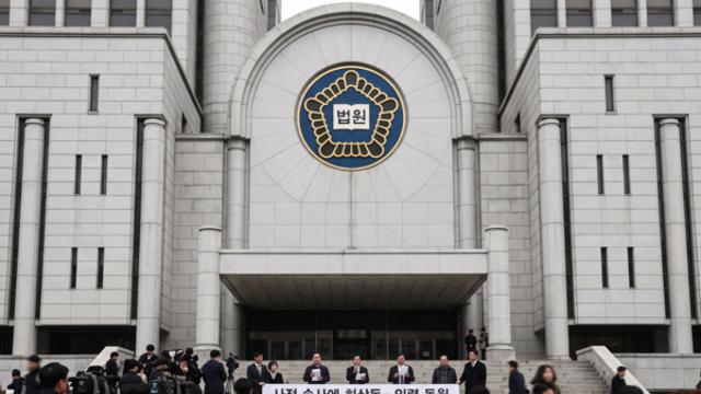 [기자수첩] 구광모 상속 분쟁에 등판한 LG 계열사들… 이방수 고발과 '법인 사유화' 논란