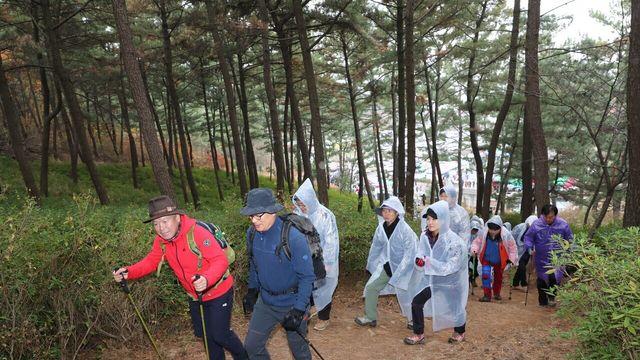 ‘한국의 마터호른’ 거류산, 엄홍길 대장과 함께 오른다…고성 가을 산행의 특별한 초대
