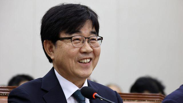 “국감장에서 실실 웃고 있나”…‘김어준 처남’에 여야 쓴소리