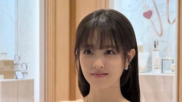 박보영, 깊이 파인 드레스에 우아+고혹미
